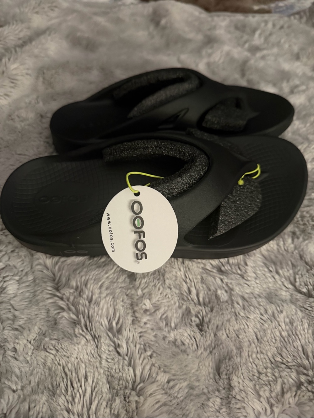 OOFOS Black Flip Flops Sandals women size 6 new